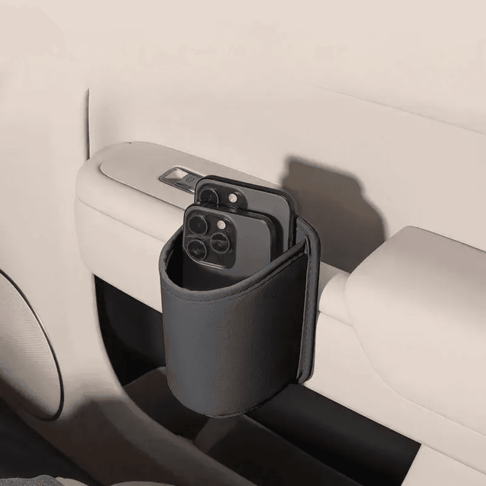 X Organizer na drzwi auta – uchwyt na kubek 
i schowek na drobiazgi. Kompaktowy, estetyczny dodatek do wnętrza samochodu.